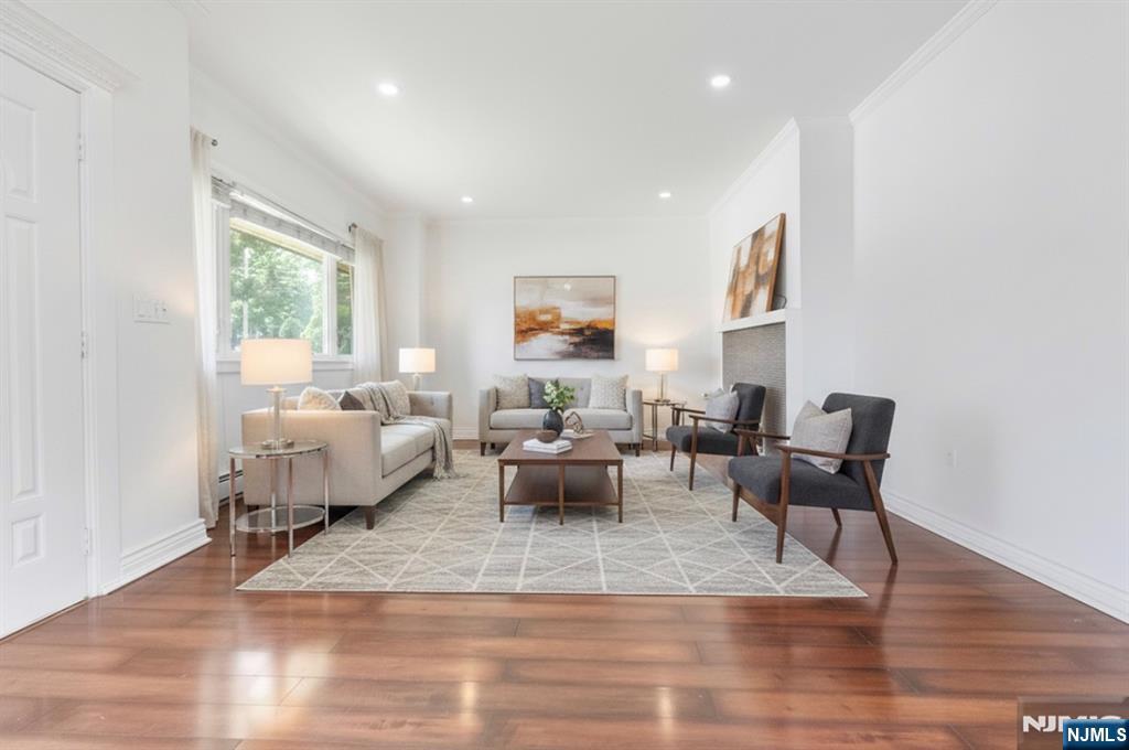 334 Brook Avenue - Photo 4