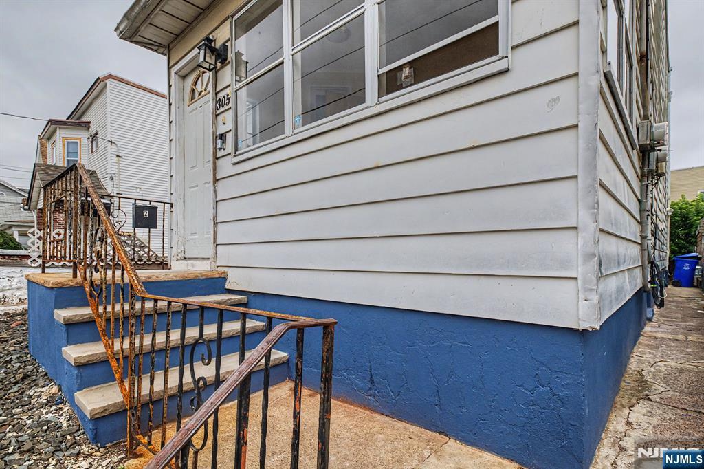 305 Pacific Street - Photo 3