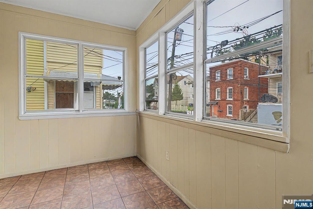 305 Pacific Street - Photo 4