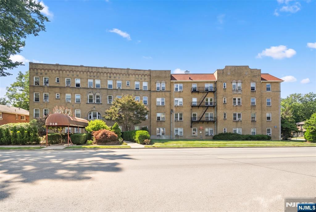 218 Broad Avenue 3C - Photo 1