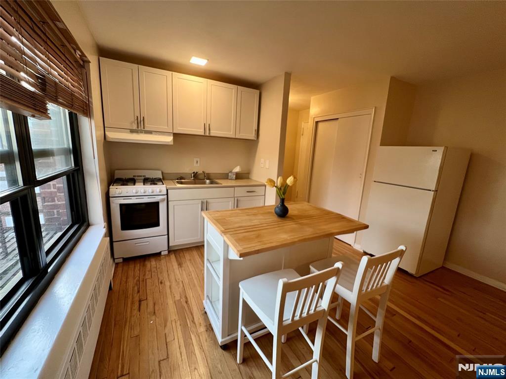241 E Main St #3A, Bergenfield, NJ 07621