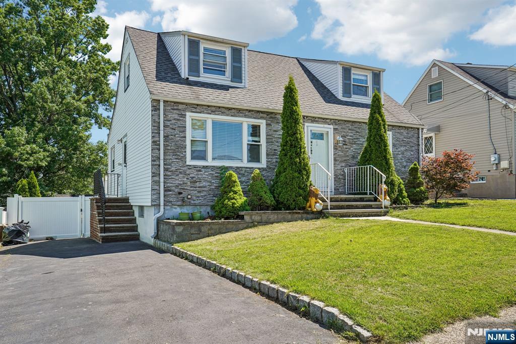 Homes for sale in Elmwood Park, NJ | 64 16th Ave, Elmwood Park, NJ 07407 | MLS# 26025909