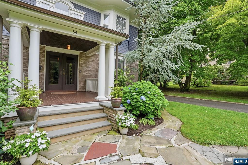 54 Myrtle Avenue - Photo 1