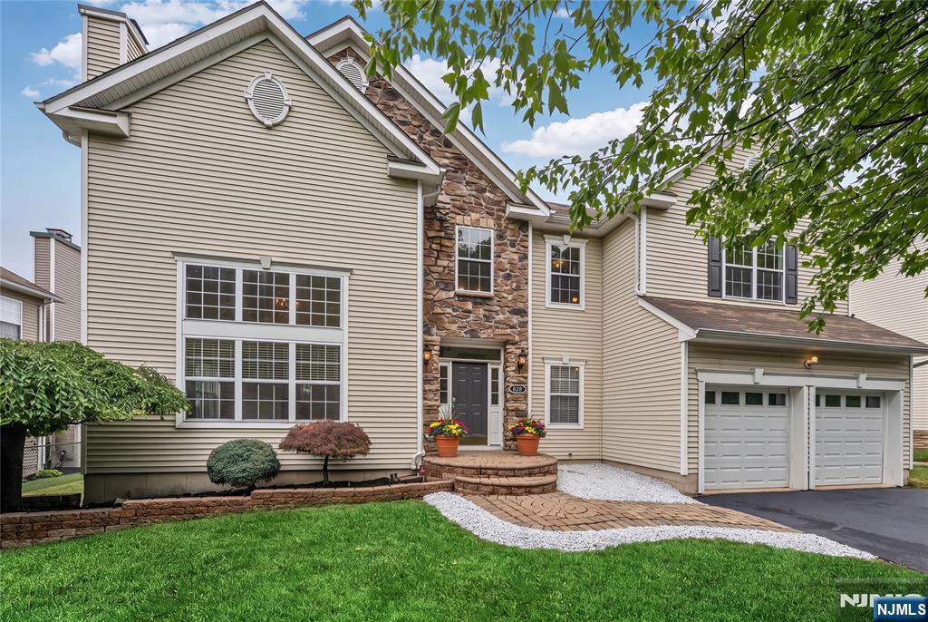 628 Skyline Drive - Photo 1