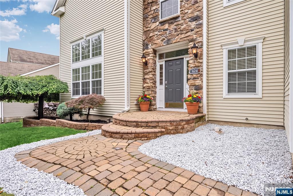 628 Skyline Drive - Photo 2