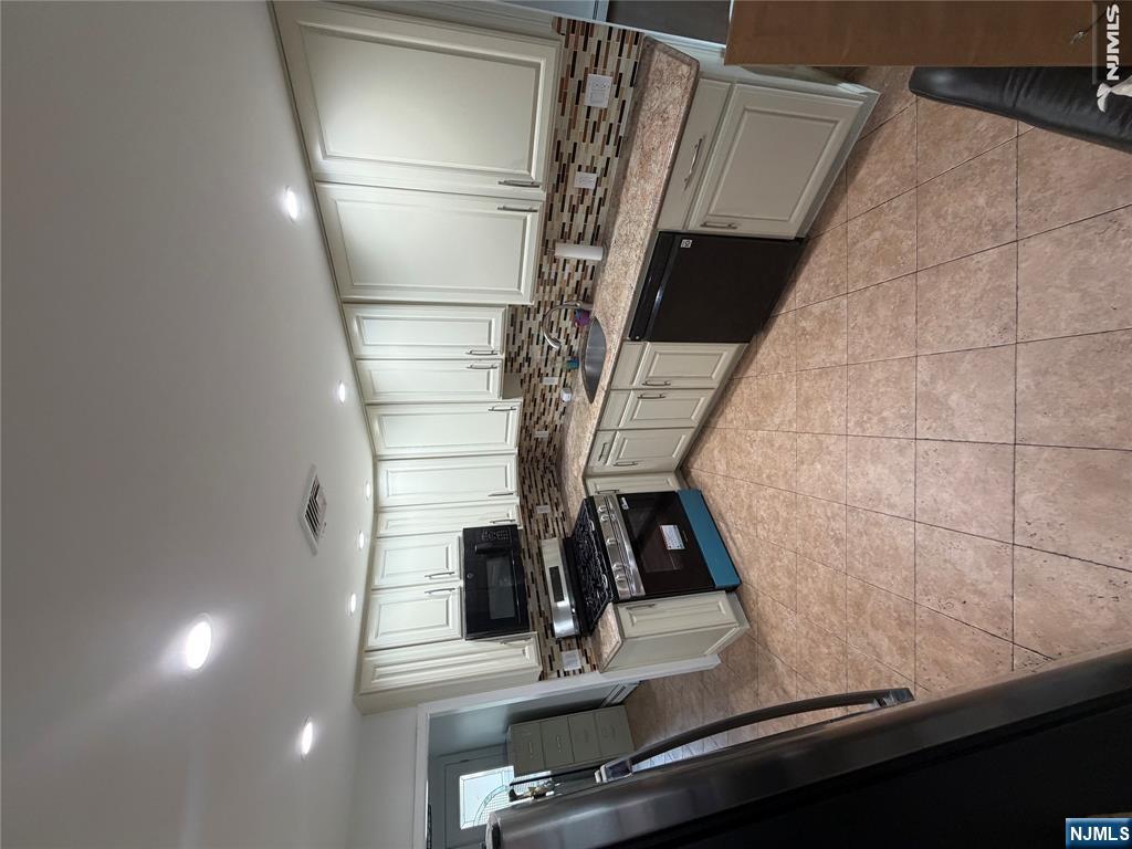 121 Sunset Place 1 - Photo 2