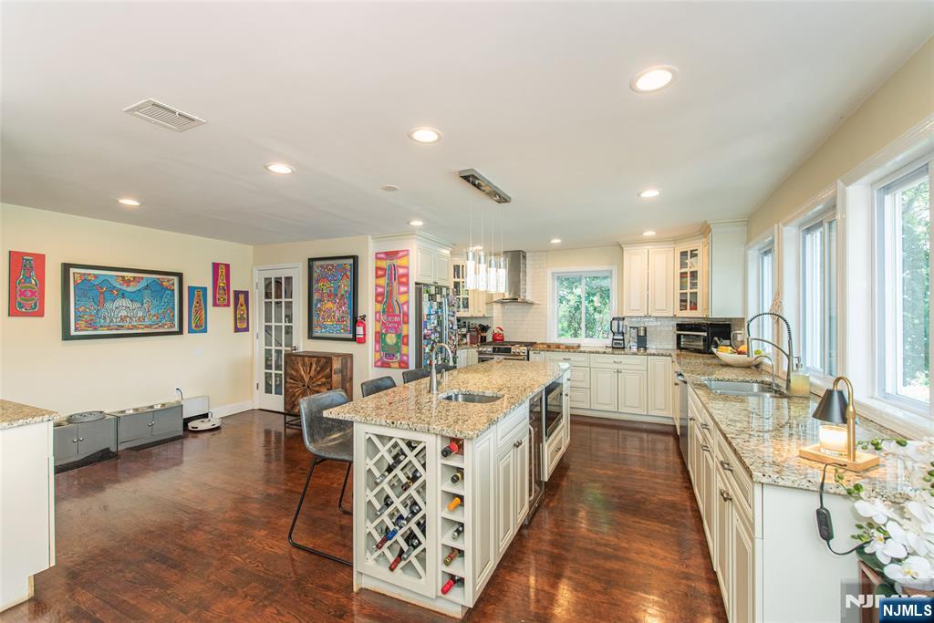 146 Lakewood Drive - Photo 3