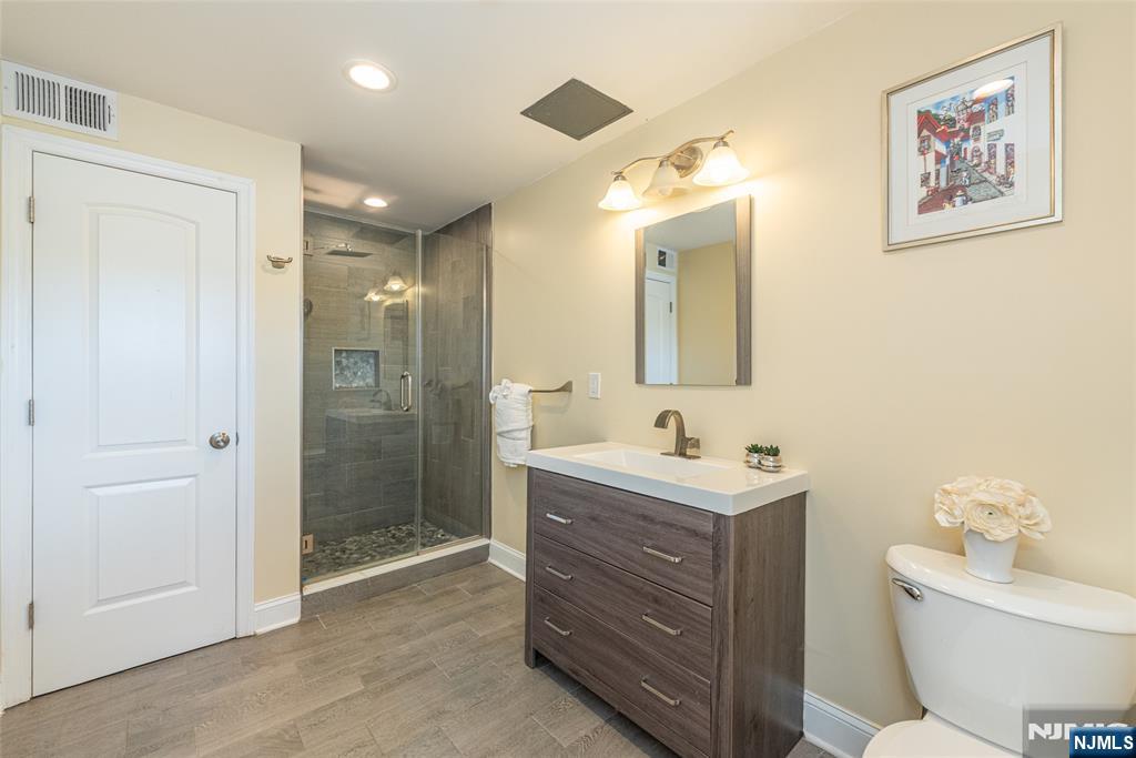 146 Lakewood Drive — photo 10