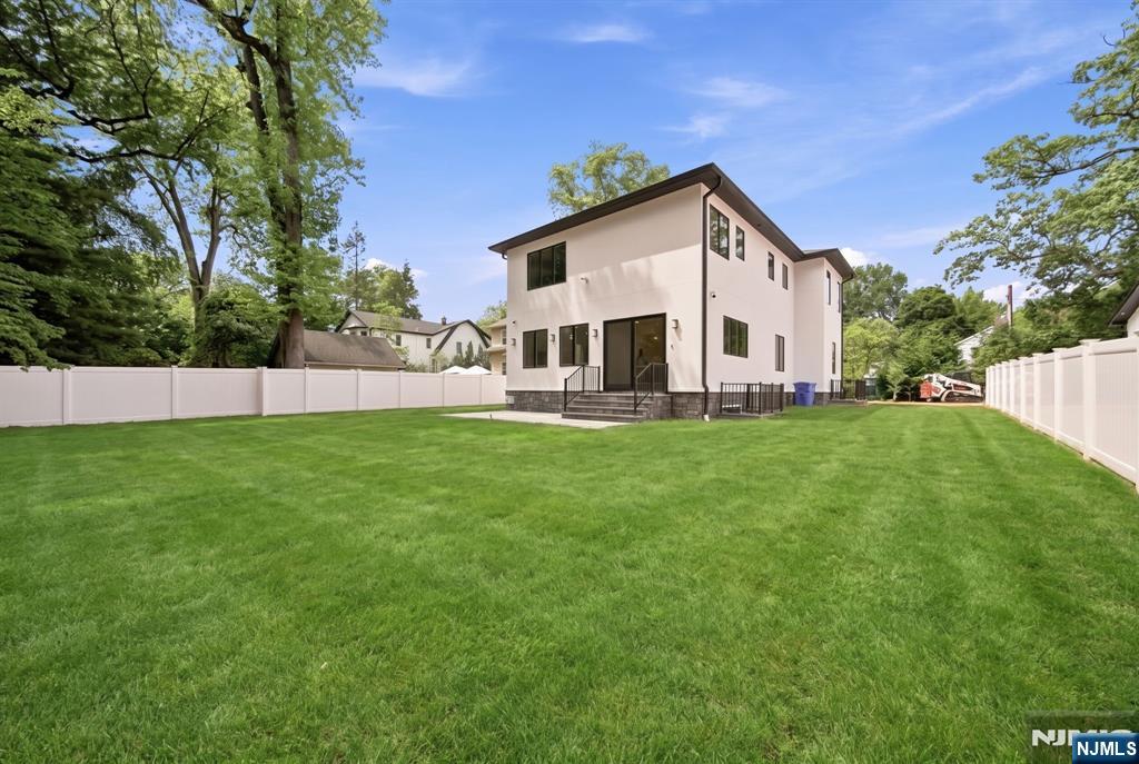 224 Riveredge Rd, Tenafly, NJ 07670
