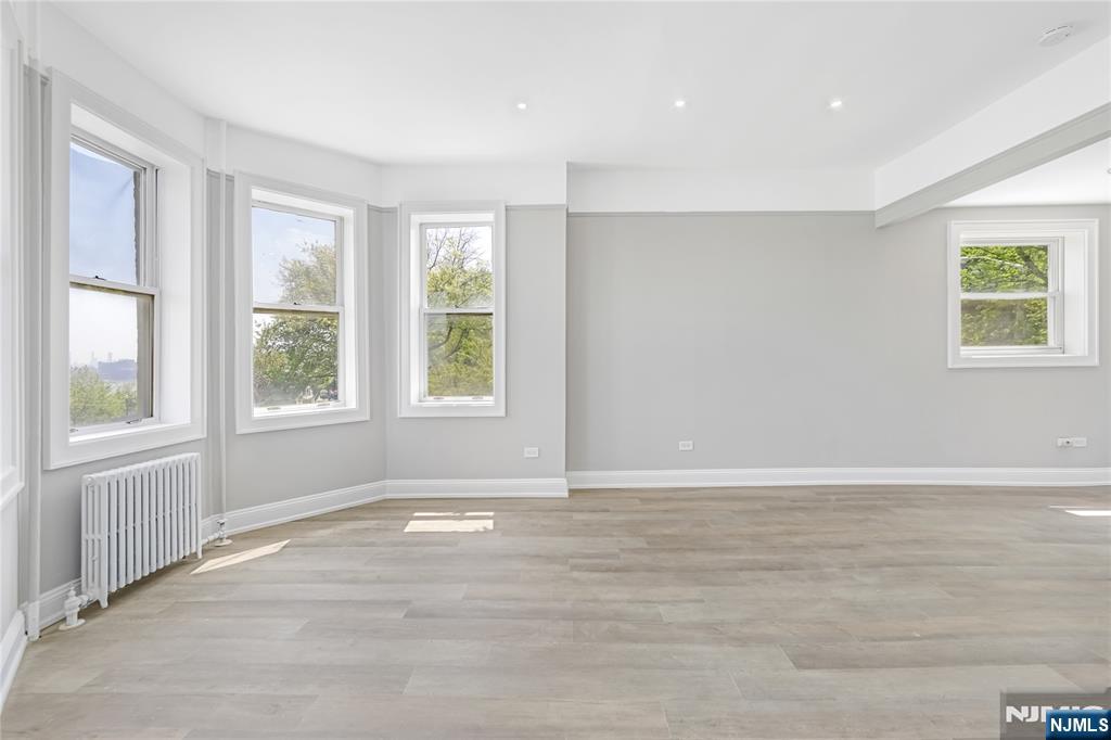 935 Boulevard East 2 - Photo 5