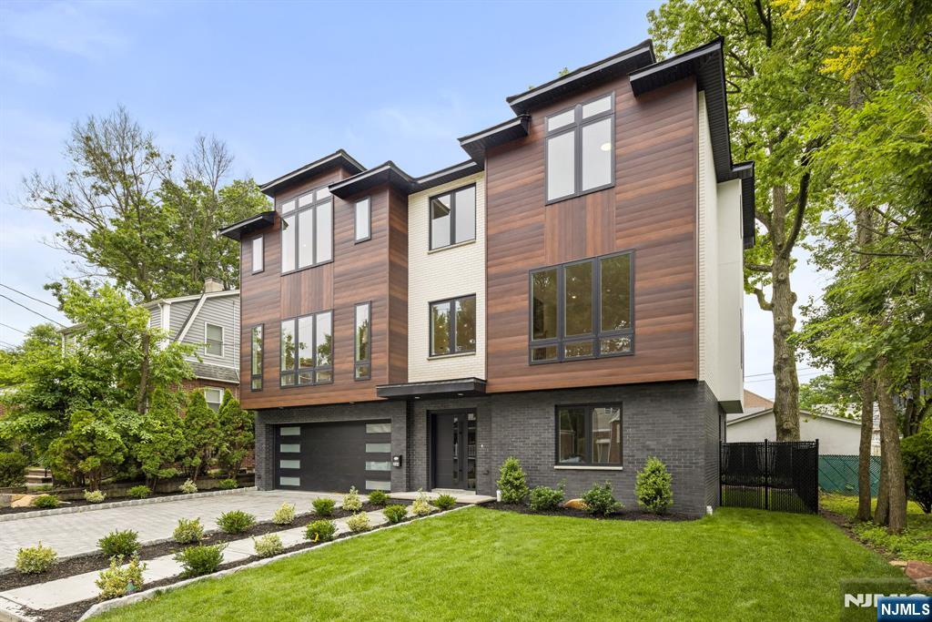 264 Beverly Hills Rd, Fort Lee, NJ 07024