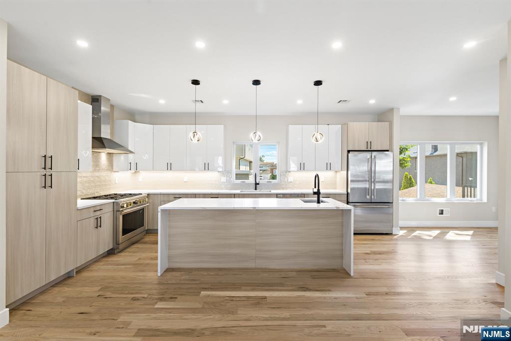 264 Beverly Hills Rd, Fort Lee, NJ 07024
