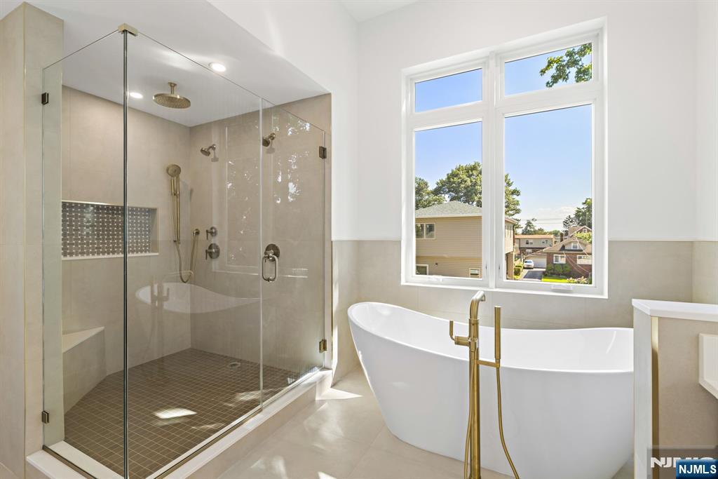 264 Beverly Hills Rd, Fort Lee, NJ 07024