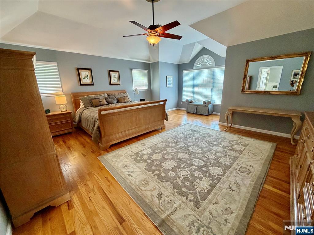 512 Brook Avenue - Photo 2