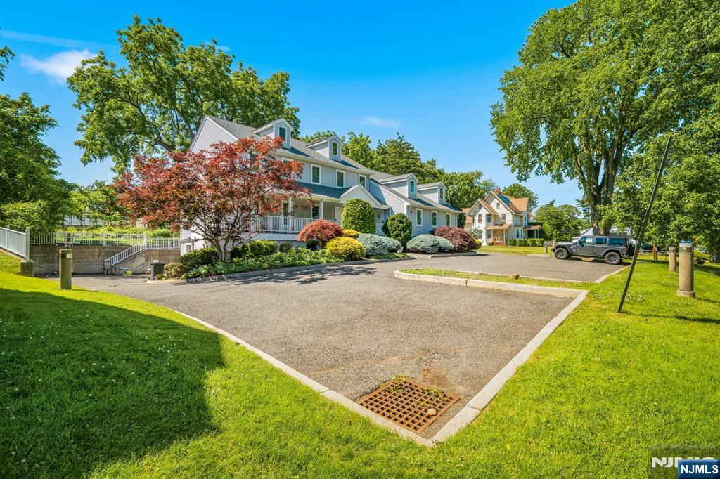646 Teaneck Road — photo 15