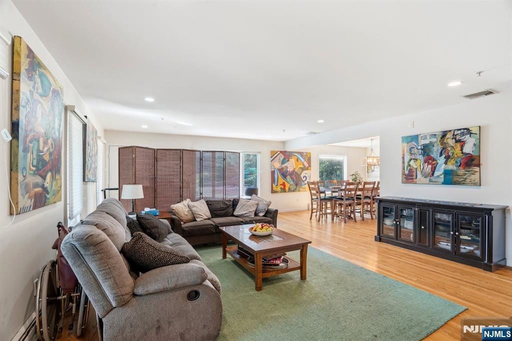 646 Teaneck Road — photo 8