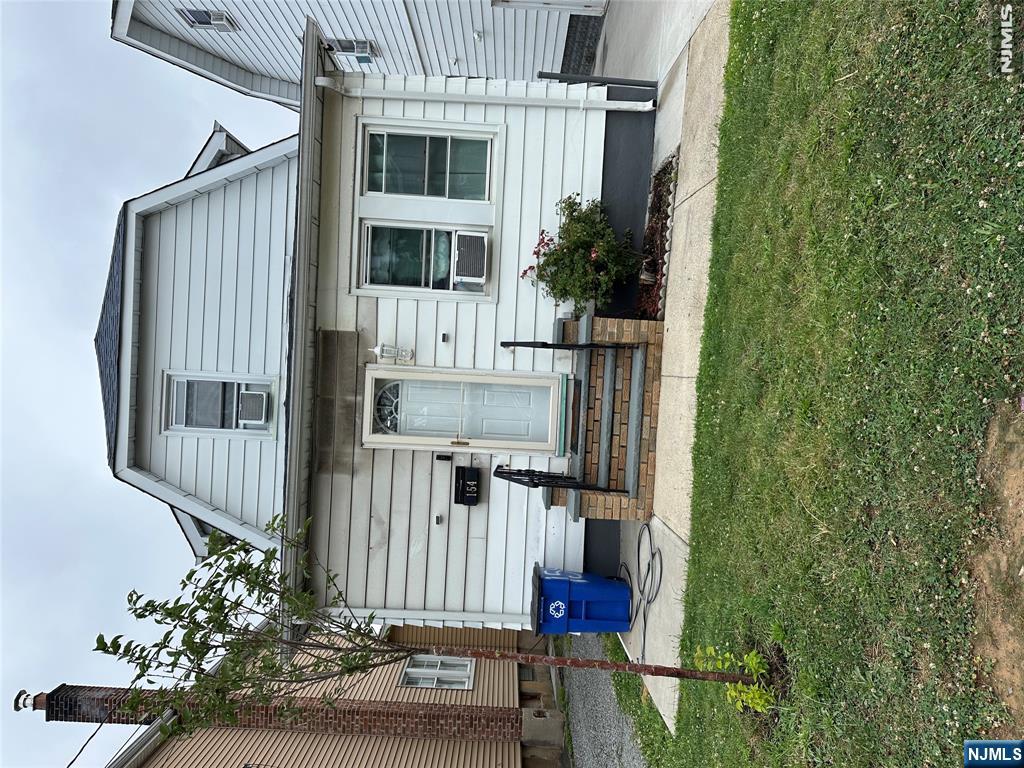 154 Union Avenue - Photo 2