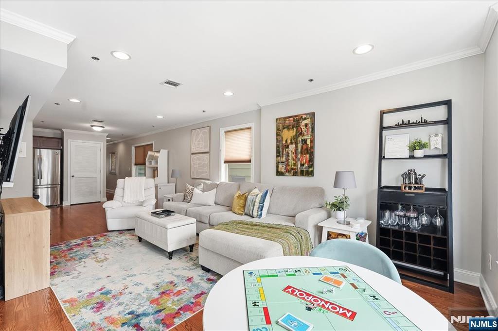 3rd image of 304 Palisade Ave, Union, NJ 07087