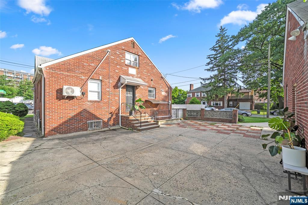 1303 Palisade Avenue — photo 6