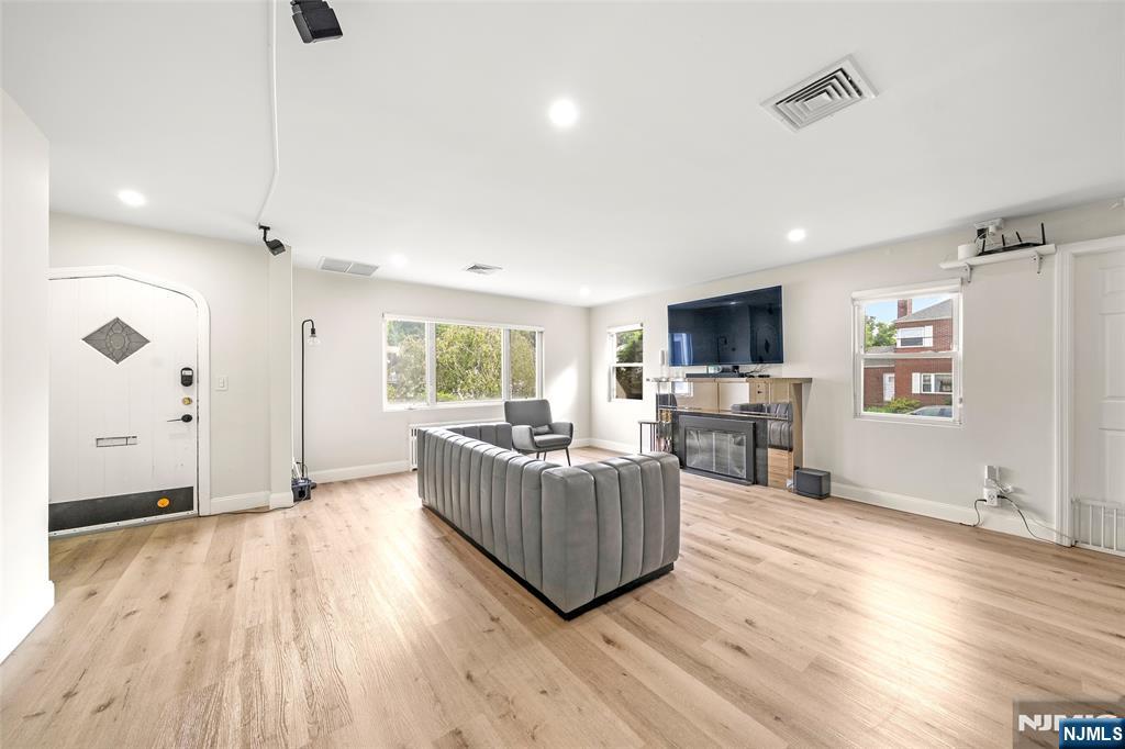 1303 Palisade Avenue — photo 9