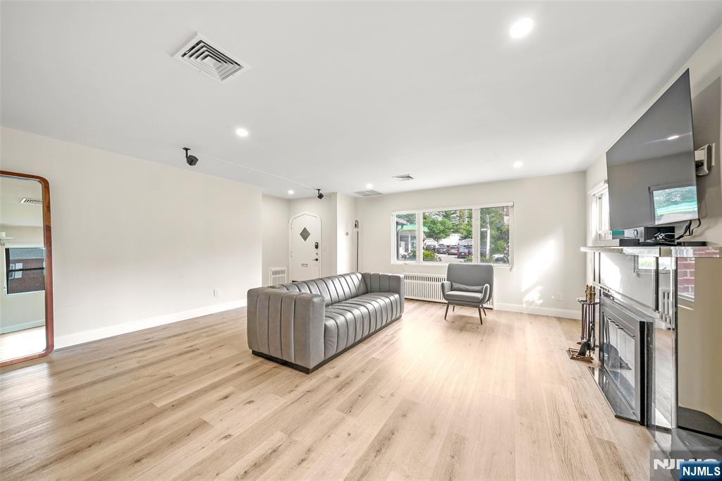 1303 Palisade Avenue — photo 10