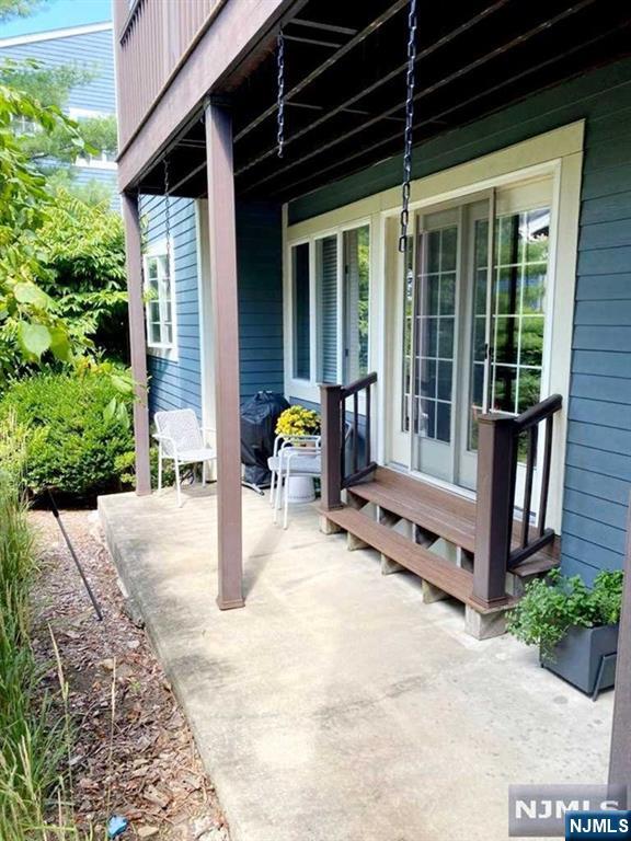 166 Surrey Court 166 - Photo 3