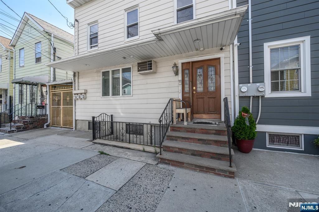 94 Van Buren Street - Photo 2