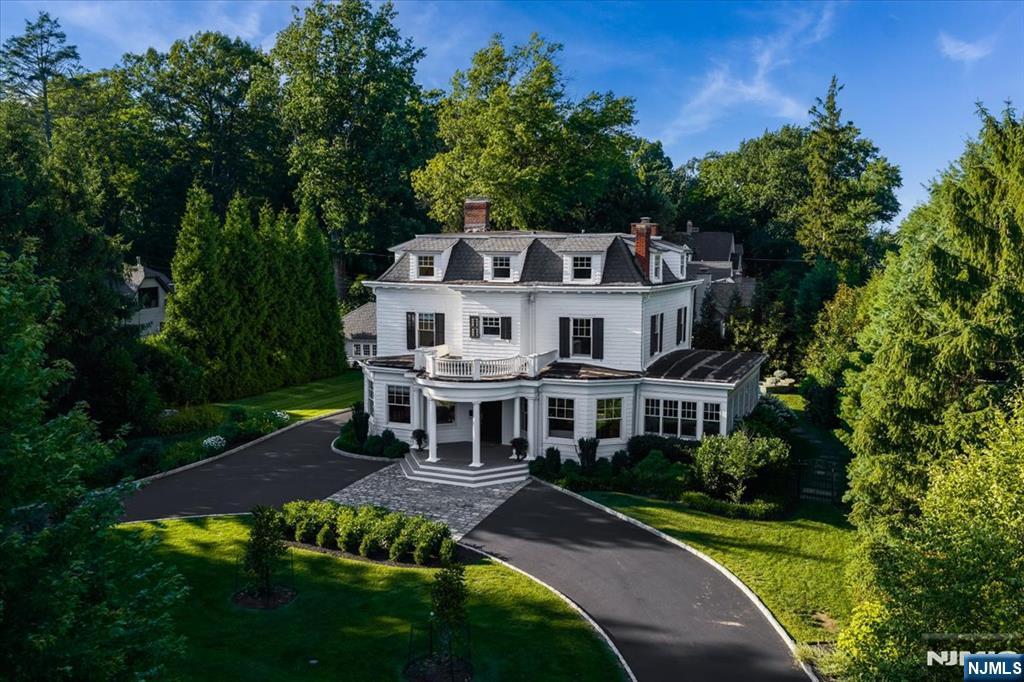 $2,499,000 Colonial