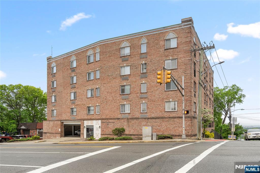 399 11th 206 - Photo 2