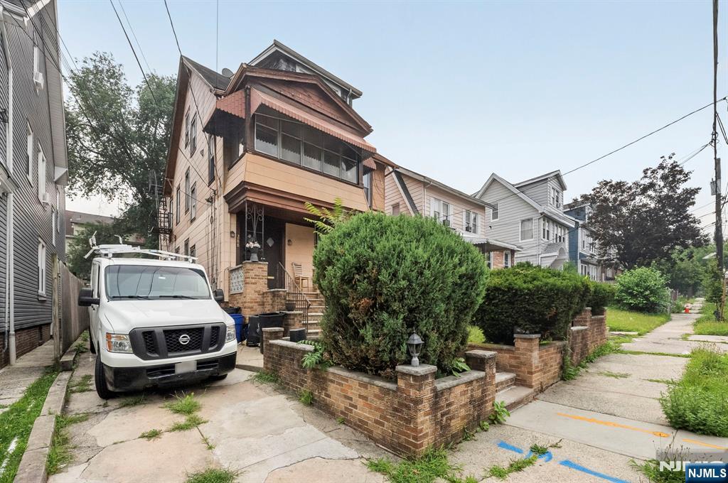 288 Pomona Avenue - Photo 2