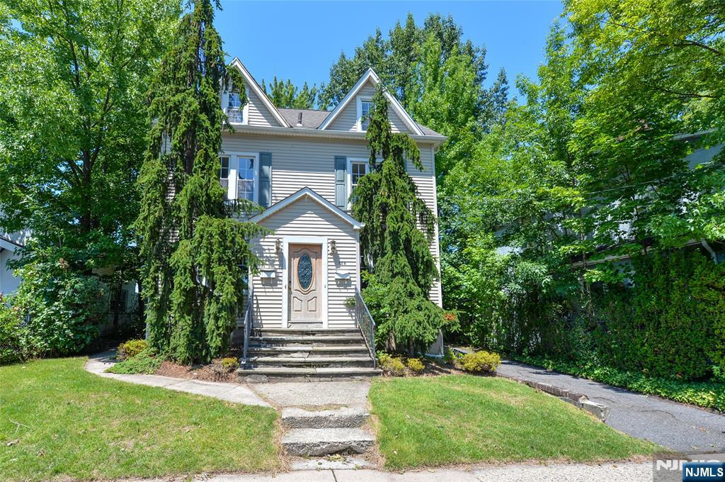 209 Merritt Ave, Bergenfield, NJ 07621