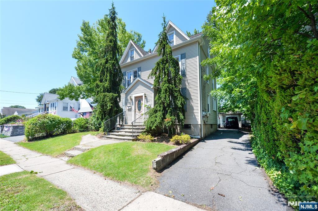 209 Merritt Ave, Bergenfield, NJ 07621