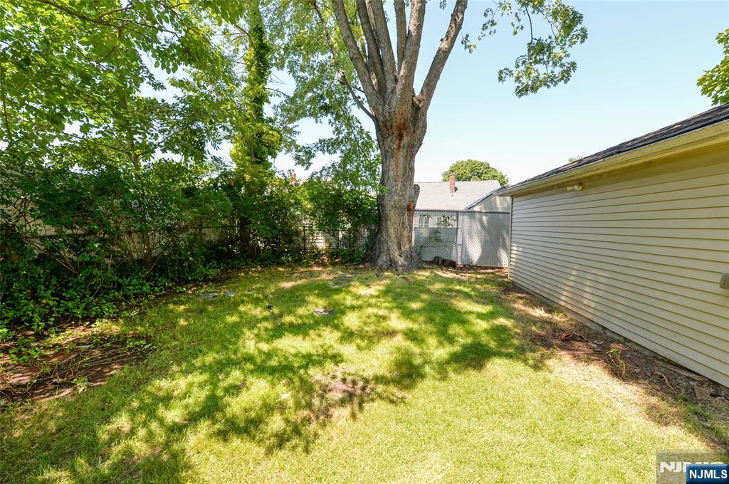 209 Merritt Ave, Bergenfield, NJ 07621