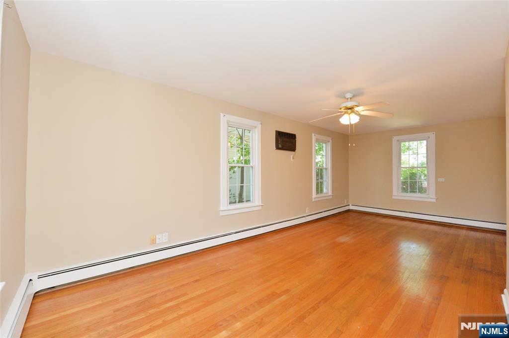 209 Merritt Ave, Bergenfield, NJ 07621