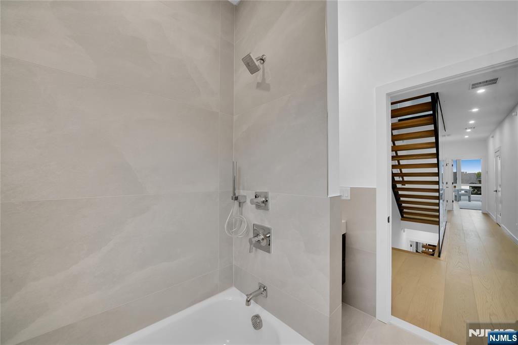 255 Morningside Avenue — photo 37