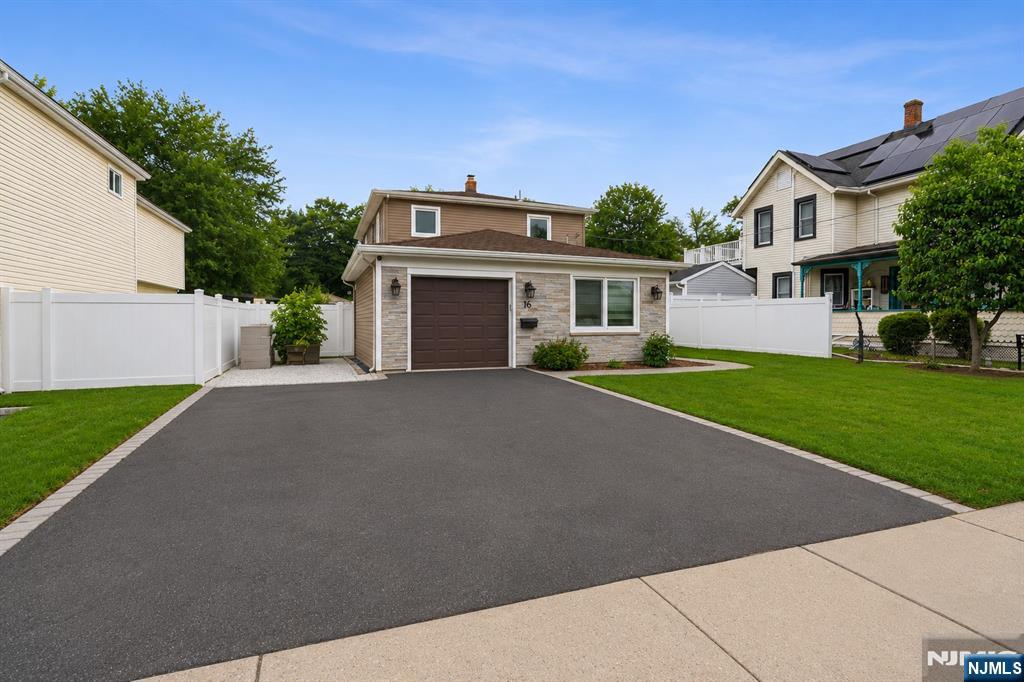 16 Adrian Street - Photo 2