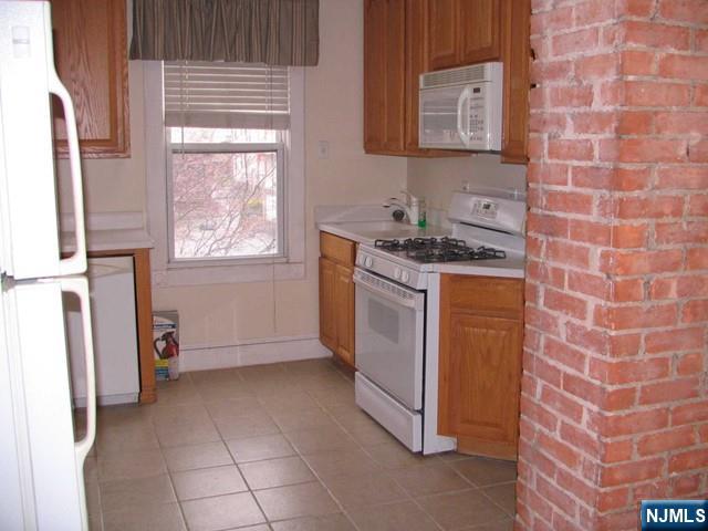 313 Madison Street - Photo 2