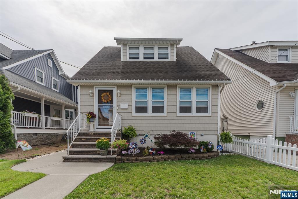 334 Travers Place - Photo 1