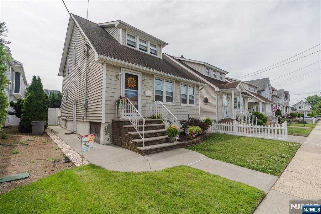 334 Travers Place - Photo 3