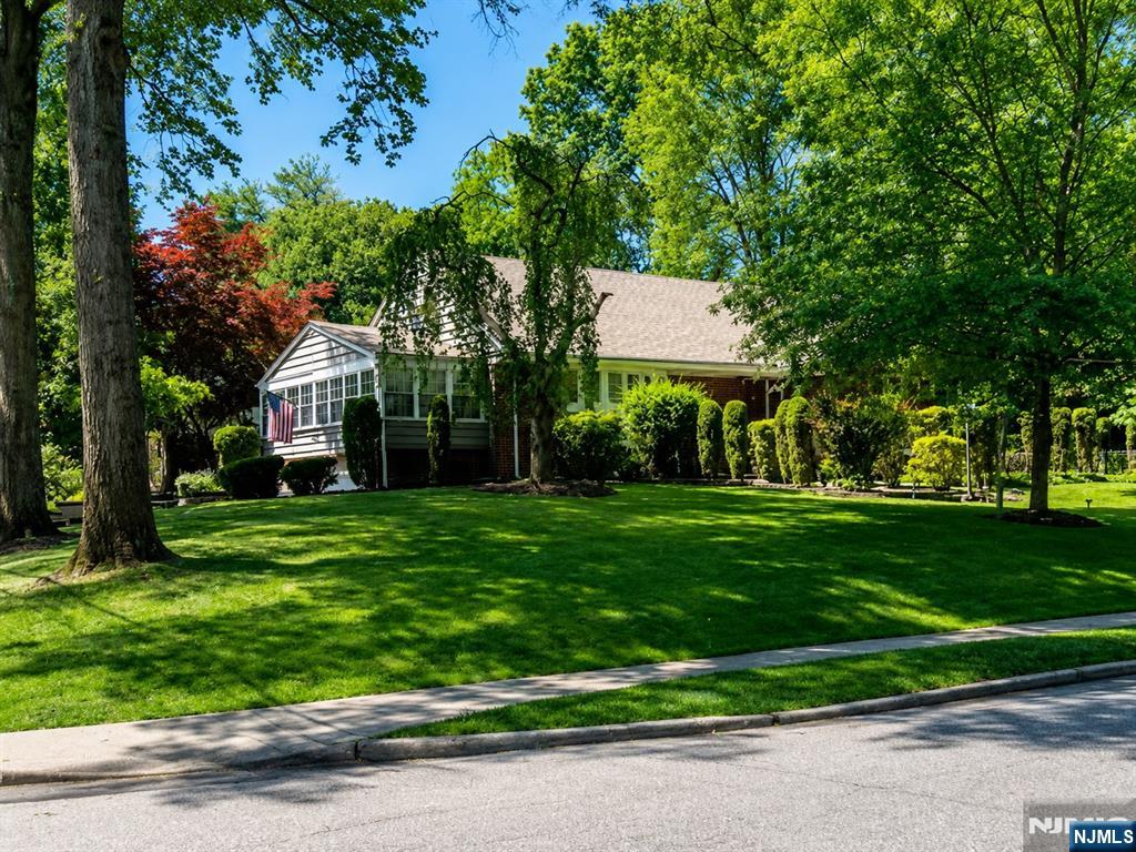 72 Foster Rd, Tenafly, NJ 07670