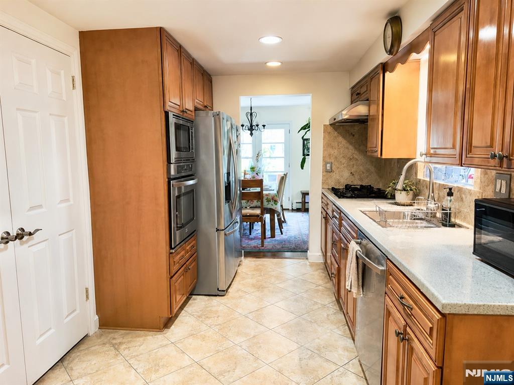 72 Foster Road — photo 8