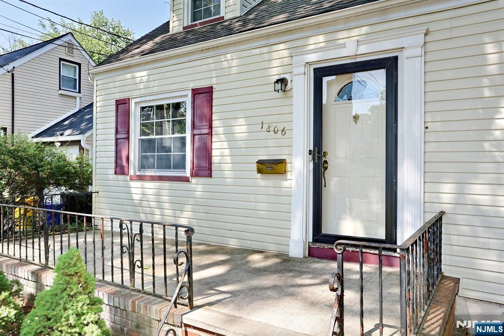 1806 Palisade Avenue - Photo 2