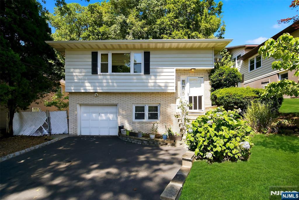 444 Lookout Avenue - Photo 1