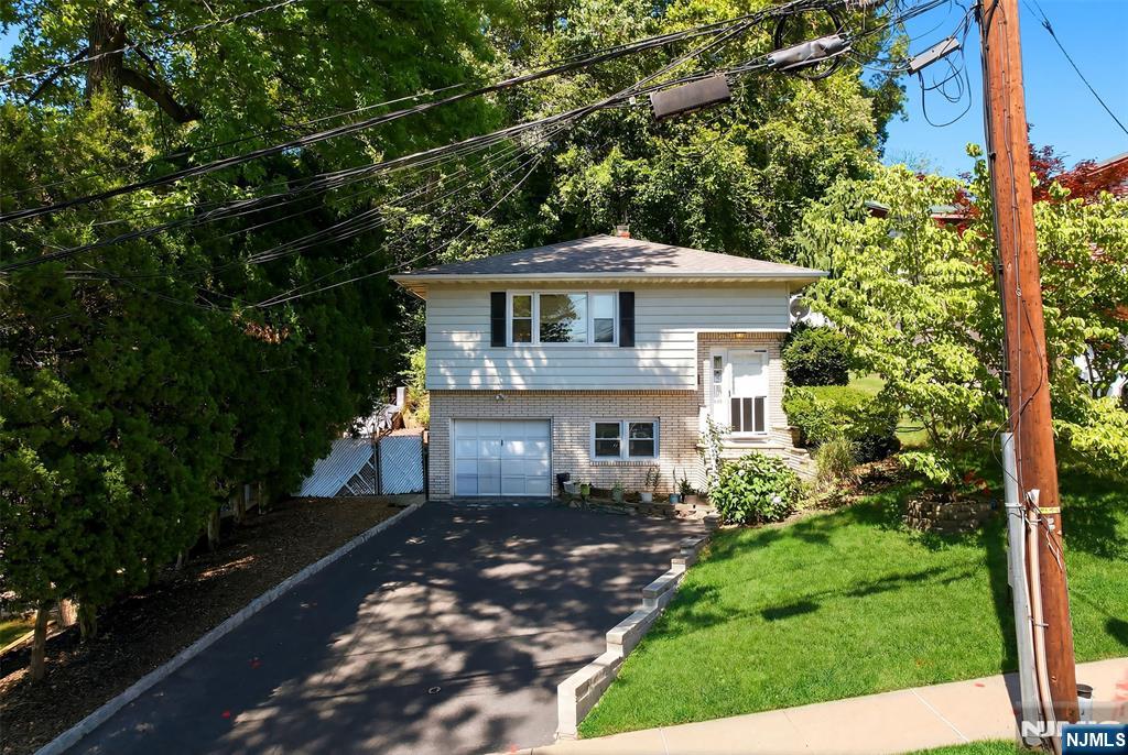 444 Lookout Avenue - Photo 2