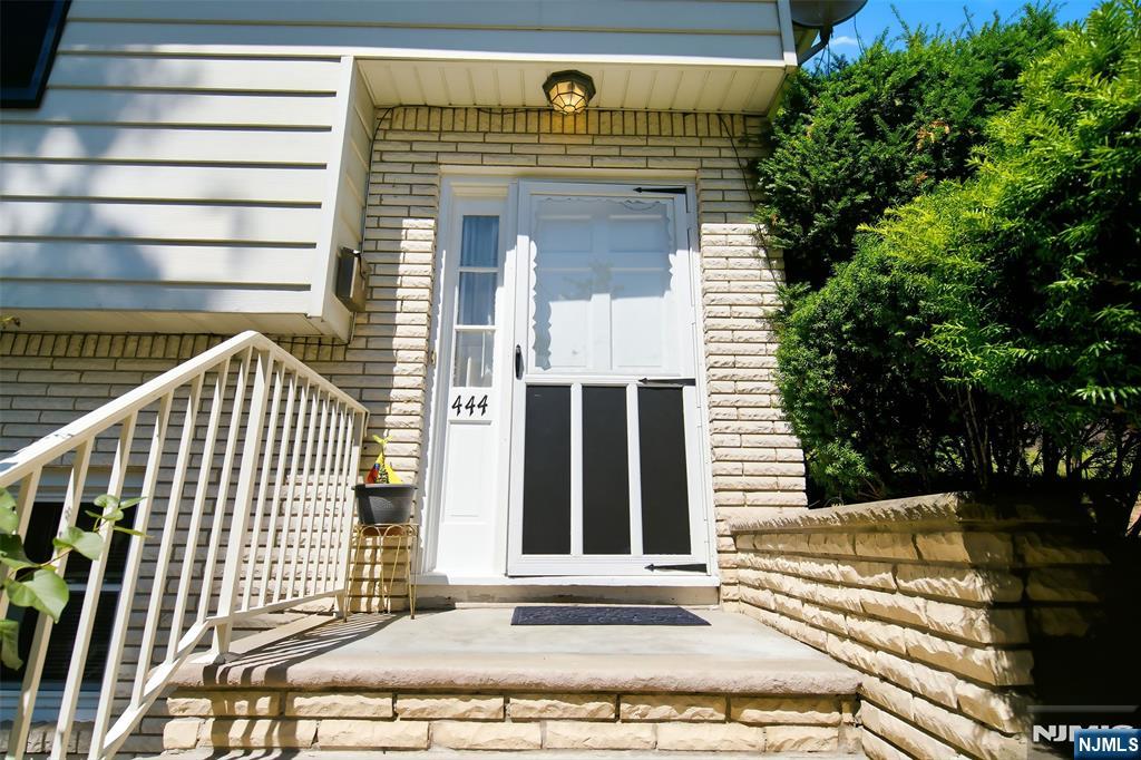 444 Lookout Avenue - Photo 3
