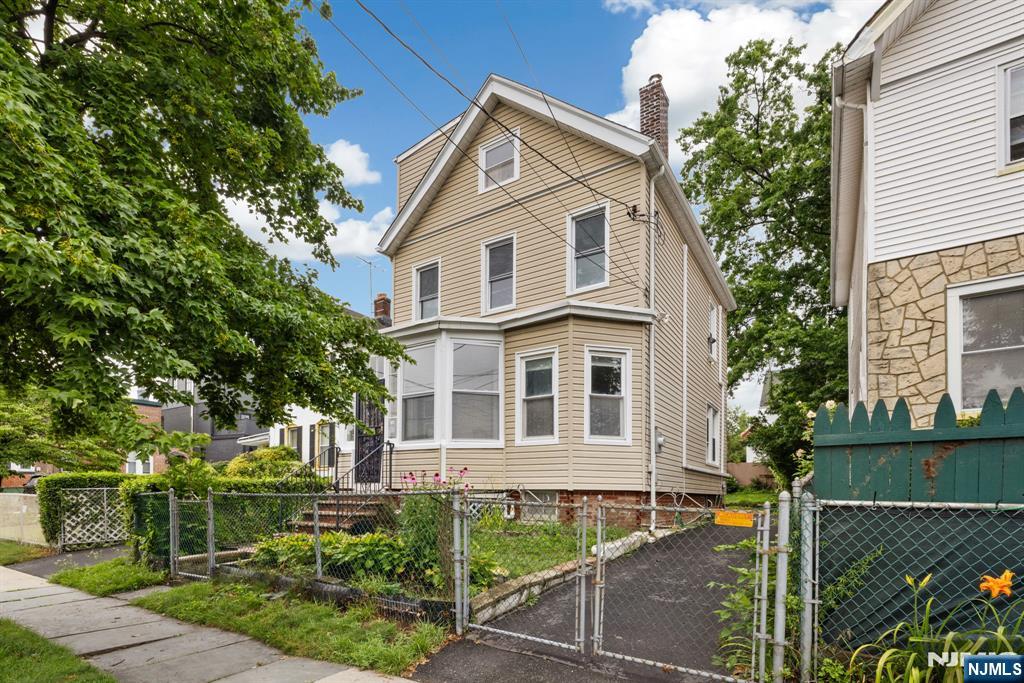 $699,999 Colonial