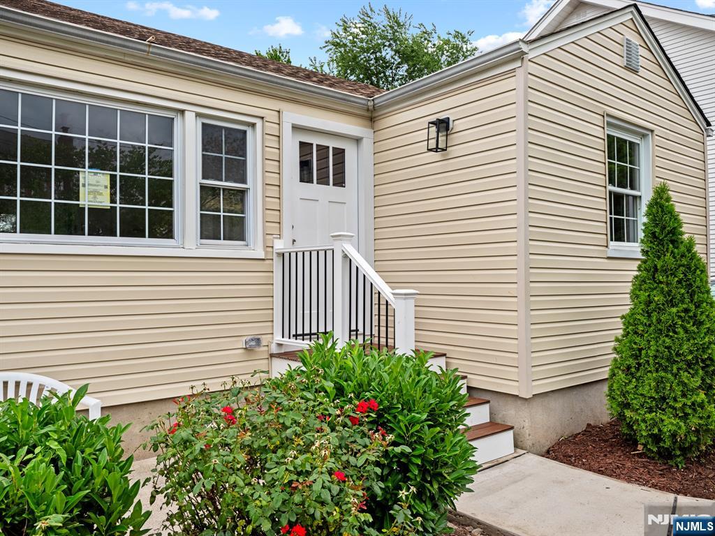 27 Kenter Place - Photo 2