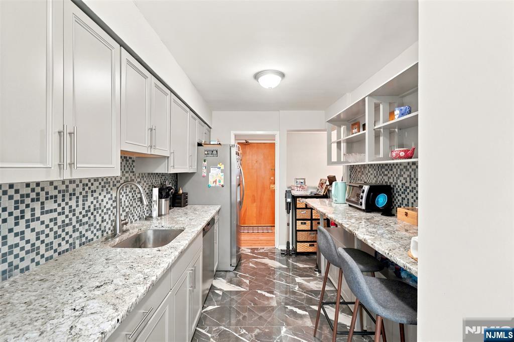 208 Anderson Street N6B - Photo 3