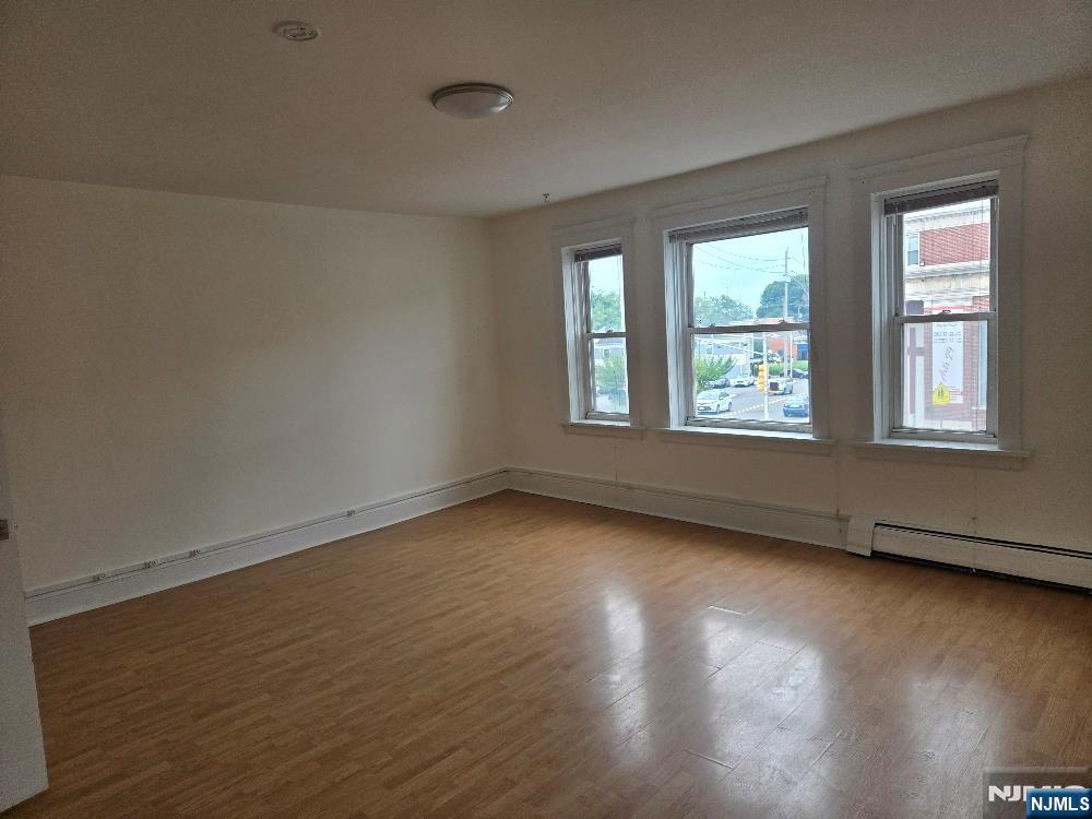 502 Broad Avenue - Photo 3