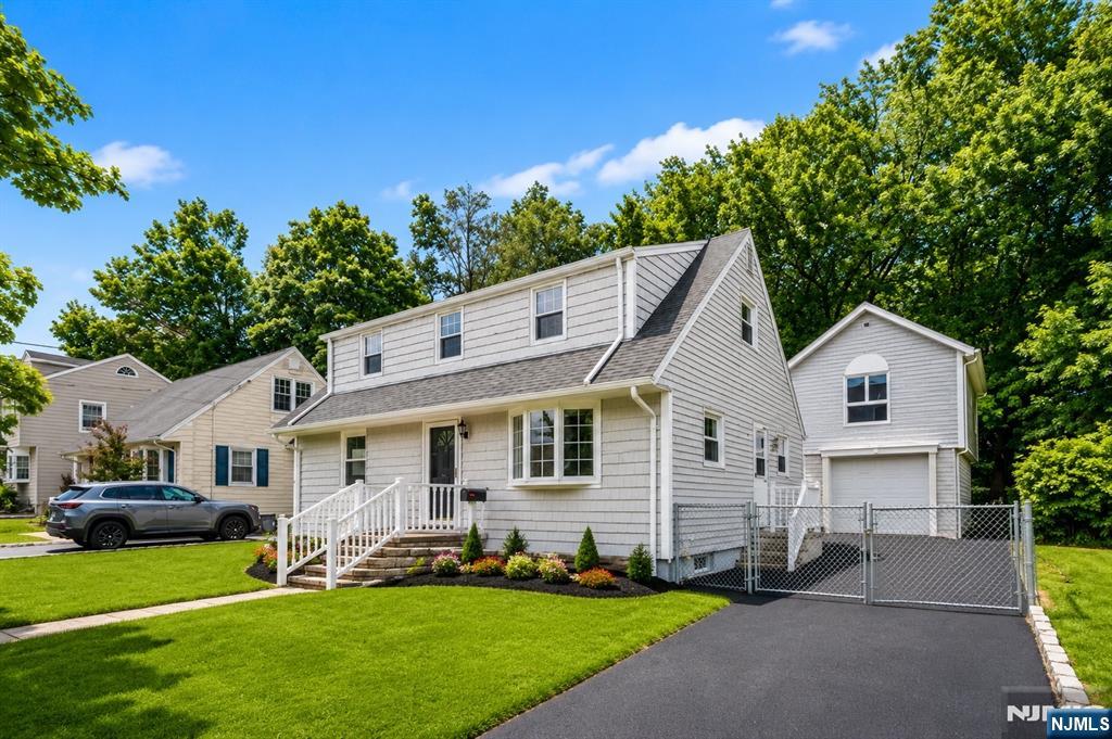 18 Farmingdale Avenue - Photo 1
